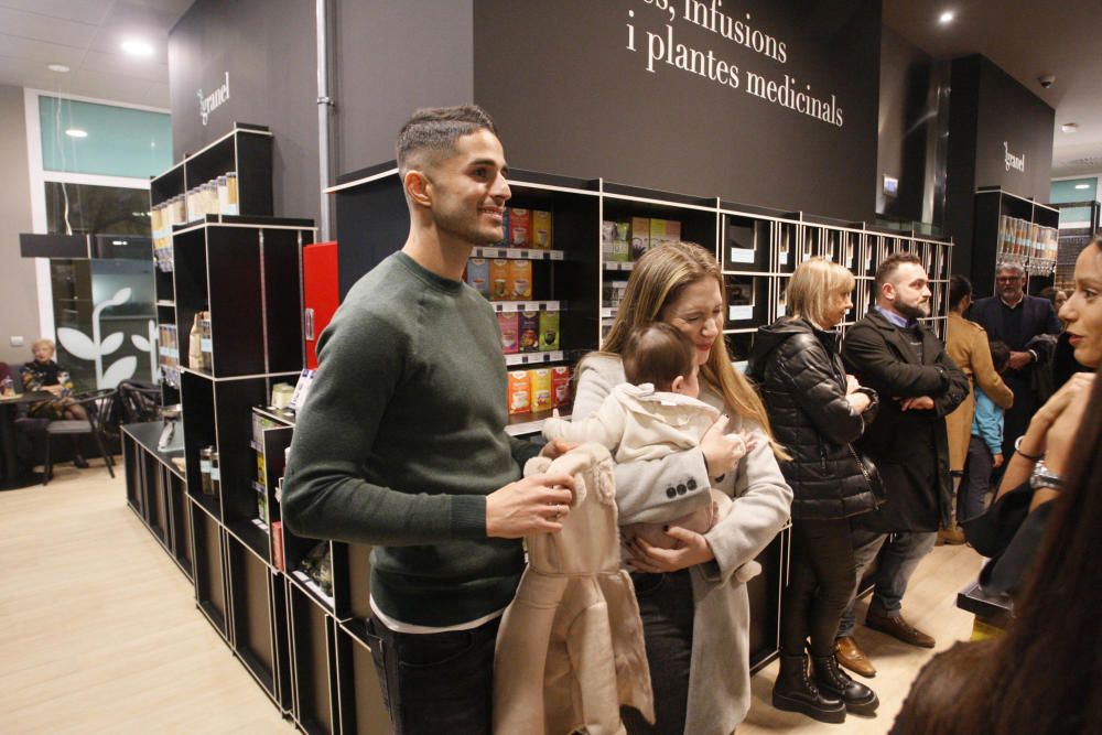 Borja García i Aday inauguren una botiga d'alimentació saludable a Girona