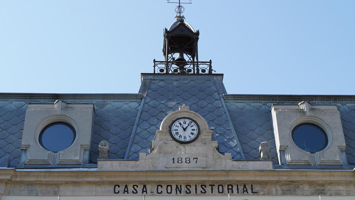 El reloj del Ayuntamiento de Siero.