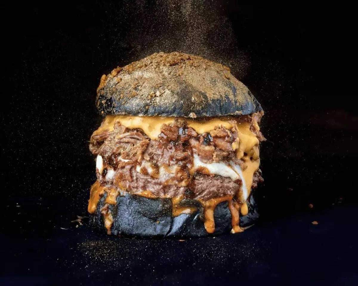 El tercer premio de la competición ha ido a parar a los cordobeses Godeo con su burger 'Royale Gold',