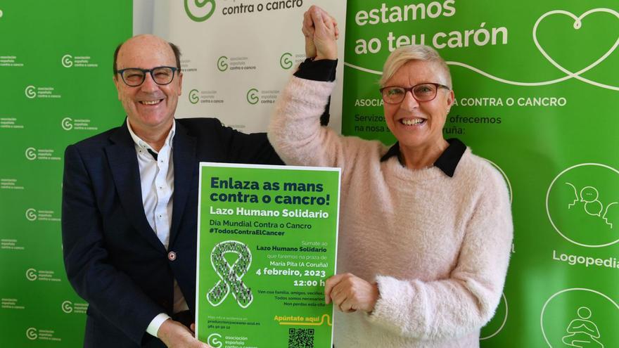 Manuel Aguilar, presidente de la Junta Provincial de la AECC en  A Coruña, y Gabriela Villamor, coruñesa con cáncer de mama,  ayer, en la sede de la asociación, en la calle Real.  | // VÍCTOR ECHAVE