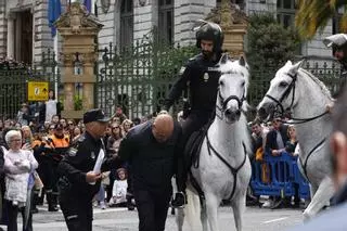 La Policía Nacional le muestra a Oviedo el poderío de dos siglos de historia