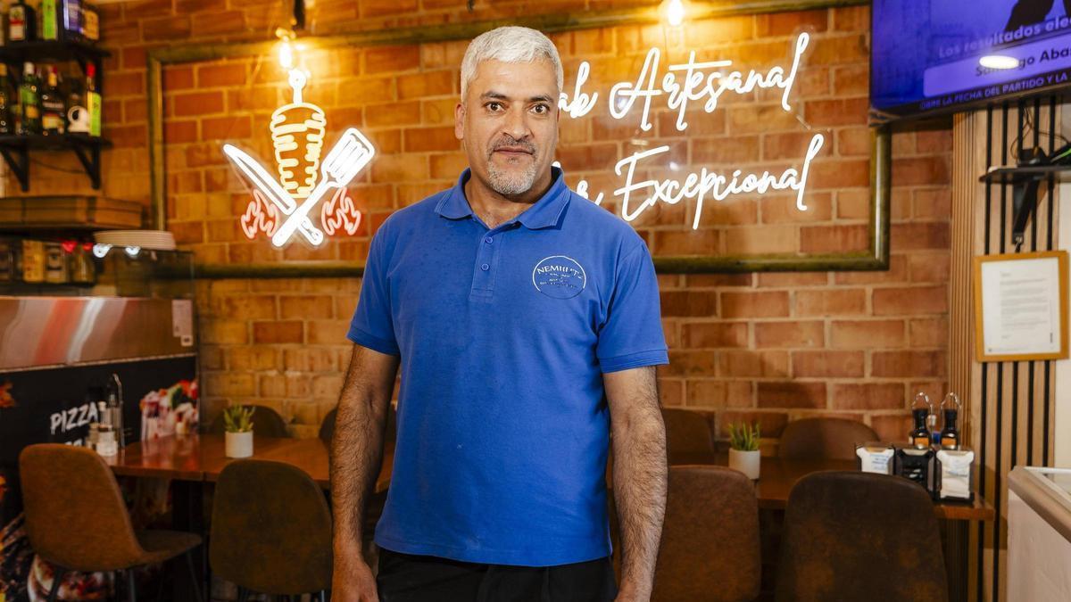 Mohamad-Khan Mohamadi, afgano residente en Palma sus hermanas están en Irán y desde que comenzó la guerra no ha podido contactar con ellas