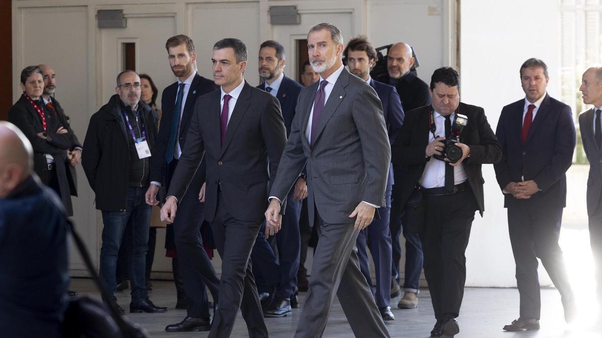 El Rey Felipe VI , Pedro Sánchez , y autoridades, asisten al acto de inauguración del MWC Barcelona 2024.
