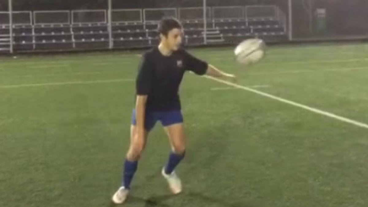 Rafael Staat, durante uno de sus retos con el balón