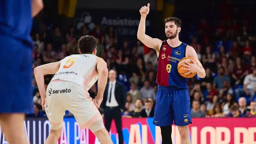 El Bar?a se lleva el derbi catal芍n en un Palau Blaugrana te?ido de burdeos