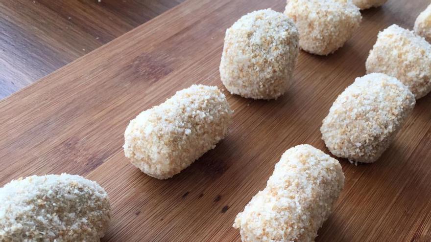 S&#039;ofereixen molts tipus de croquetes