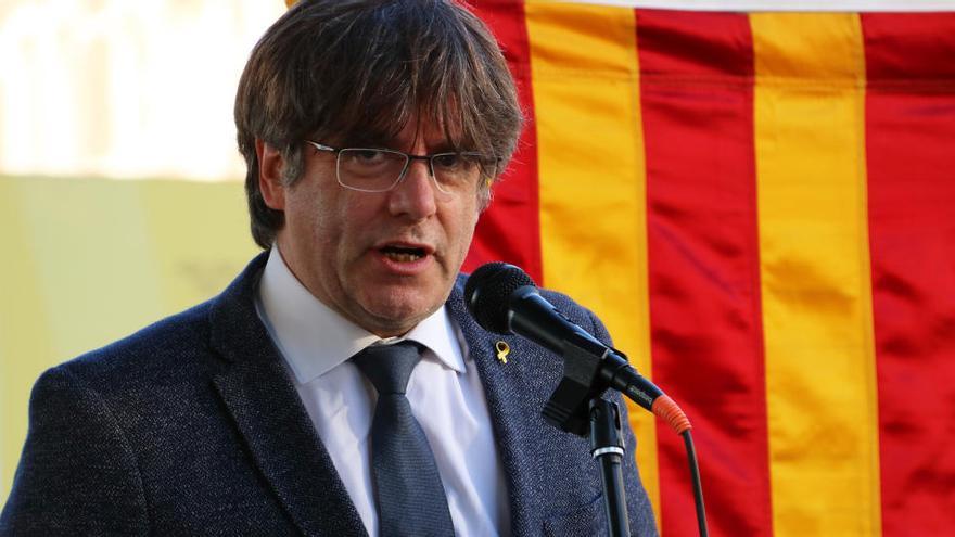 Pla mitjà de l&#039;expresident Carles Puigdemont fent un discurs durant un acte de celebració de la Diada a Anvers, a Bèlgica el 10 de setembre del 2020