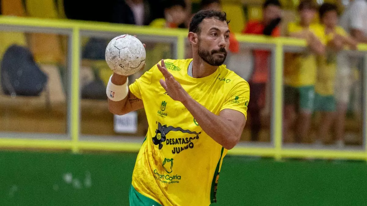 Dani Sarmiento dice adiós al balonmano como jugador