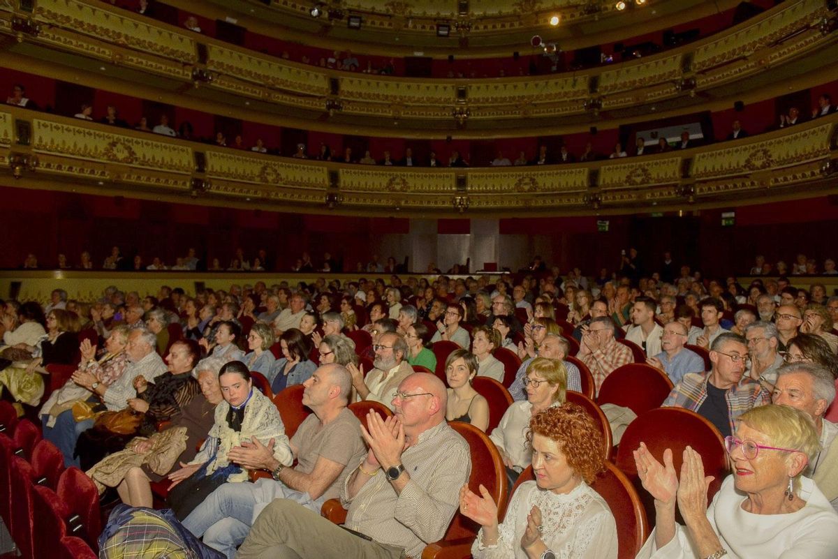 Asistentes á gala dos XXIV Premios Opinión da Música de Raíz.