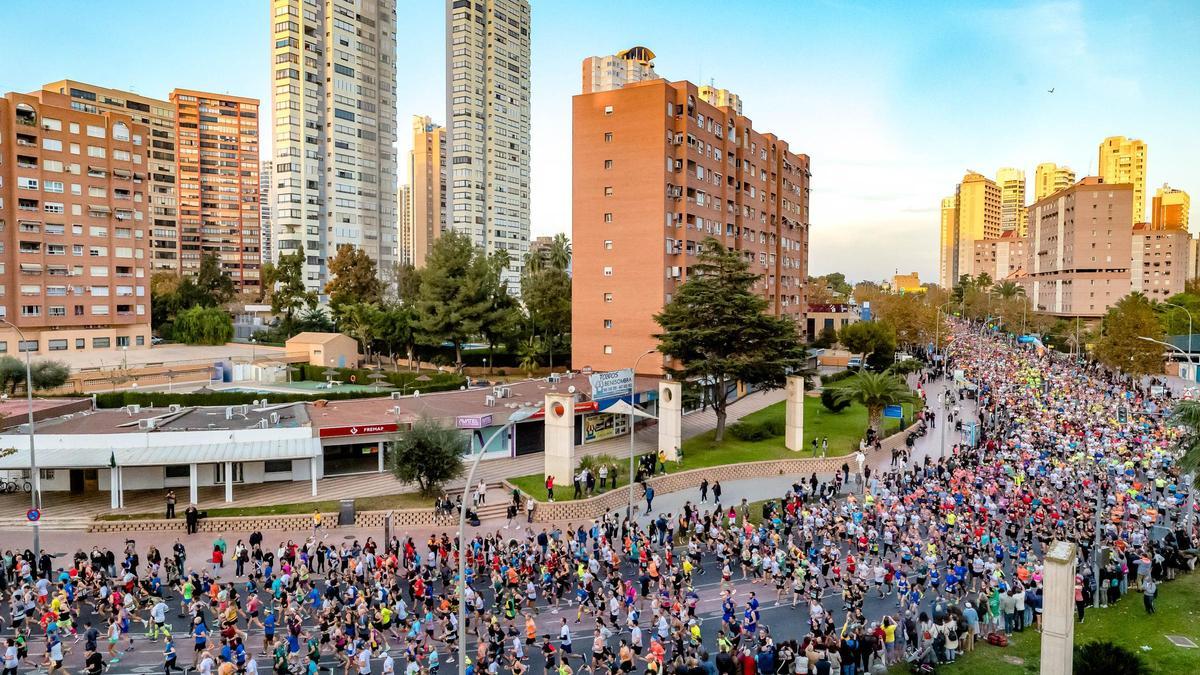 Cerca de 5.000 corredores toman Benidorm