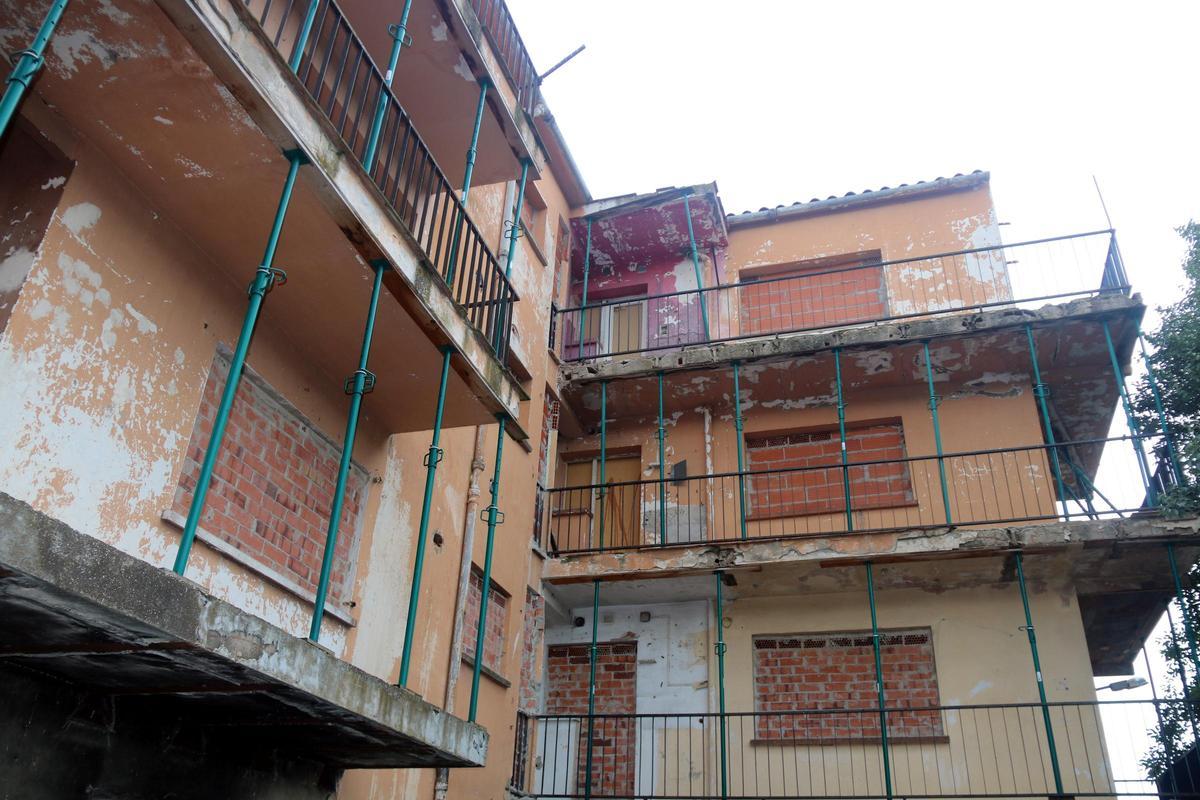 Les imatges de l'estat del bloc de la Creueta de Girona