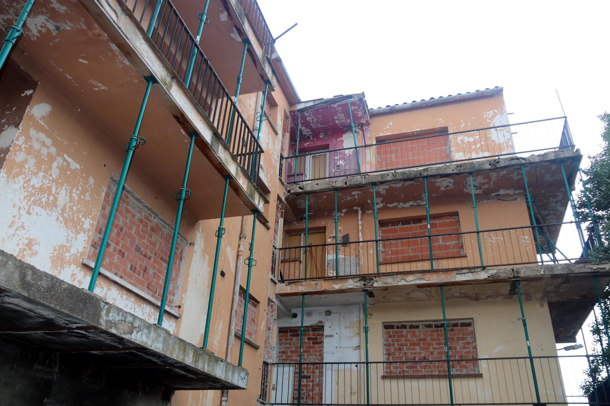 Les imatges de l'estat del bloc de la Creueta de Girona