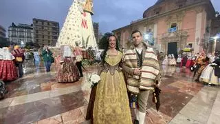 Concejales y falleros: Rocío Gil, Pere Fuset, Javier Mateo y Nuria Llopis en la Ofrenda