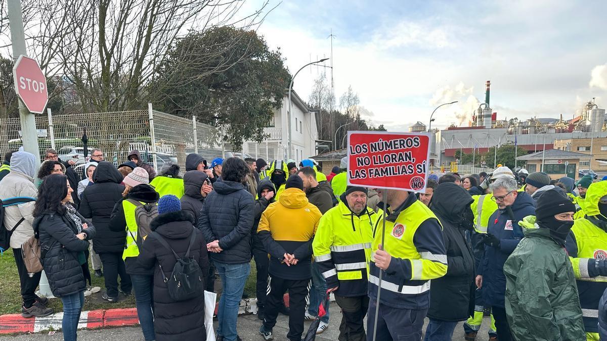 Navia se para: la huelga en Ence abre una semana de tensión social