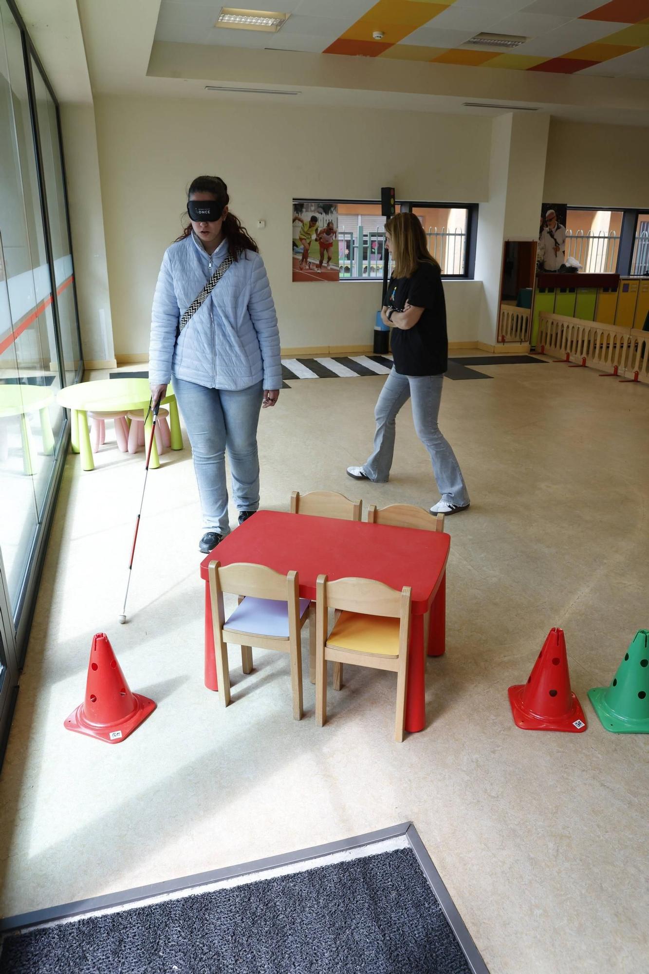 El Grupo Social ONCE sensibiliza y muestra su labor en Gijón (en imágenes)