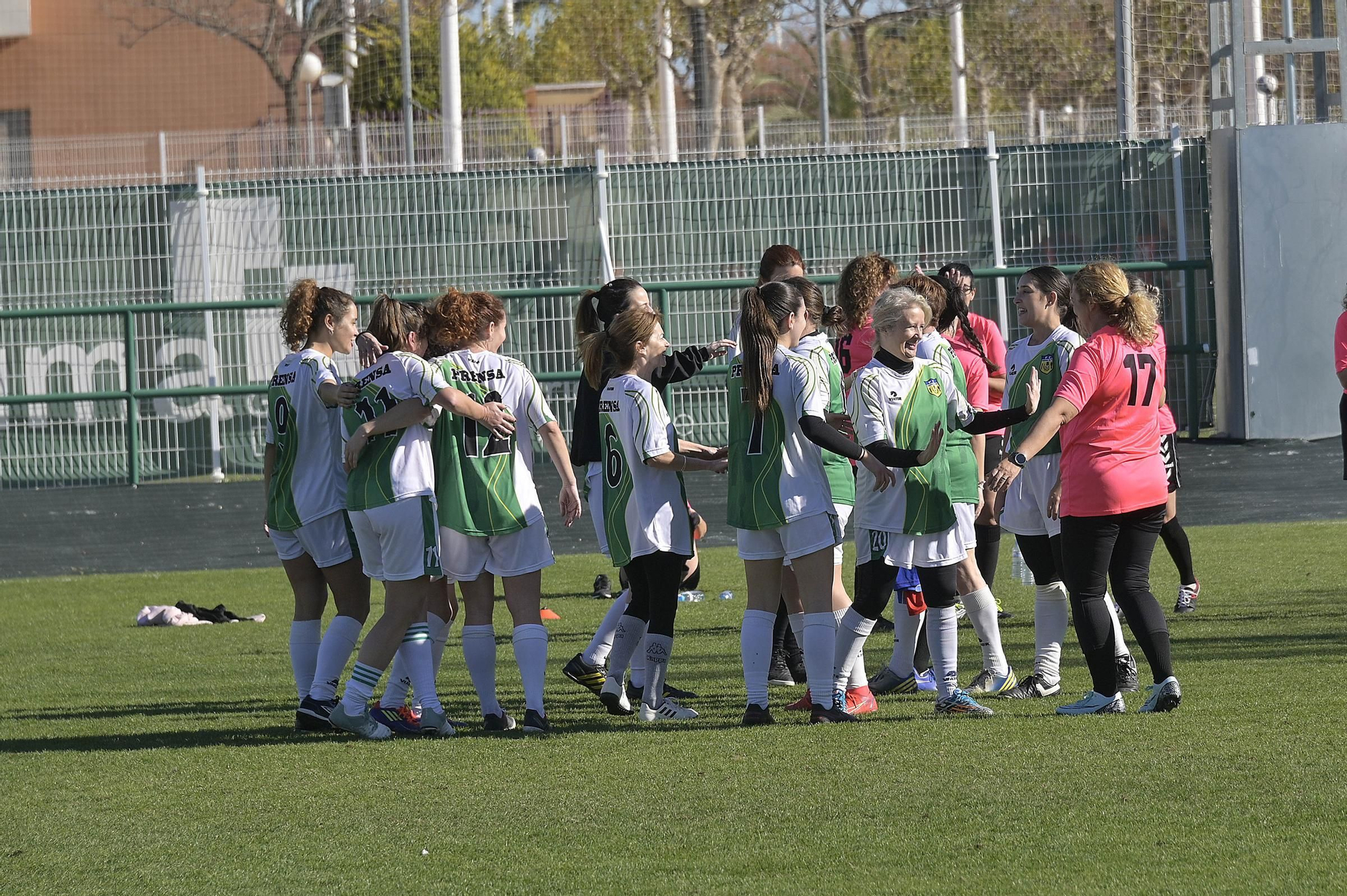 Partido de futbol benefico populares informadores