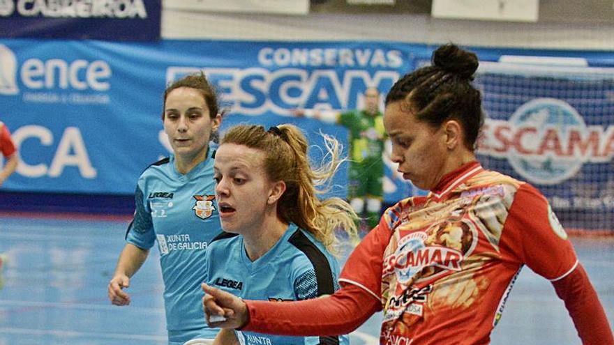 Dani Sousa con el balón. | // RAFA VÁZQUEZ