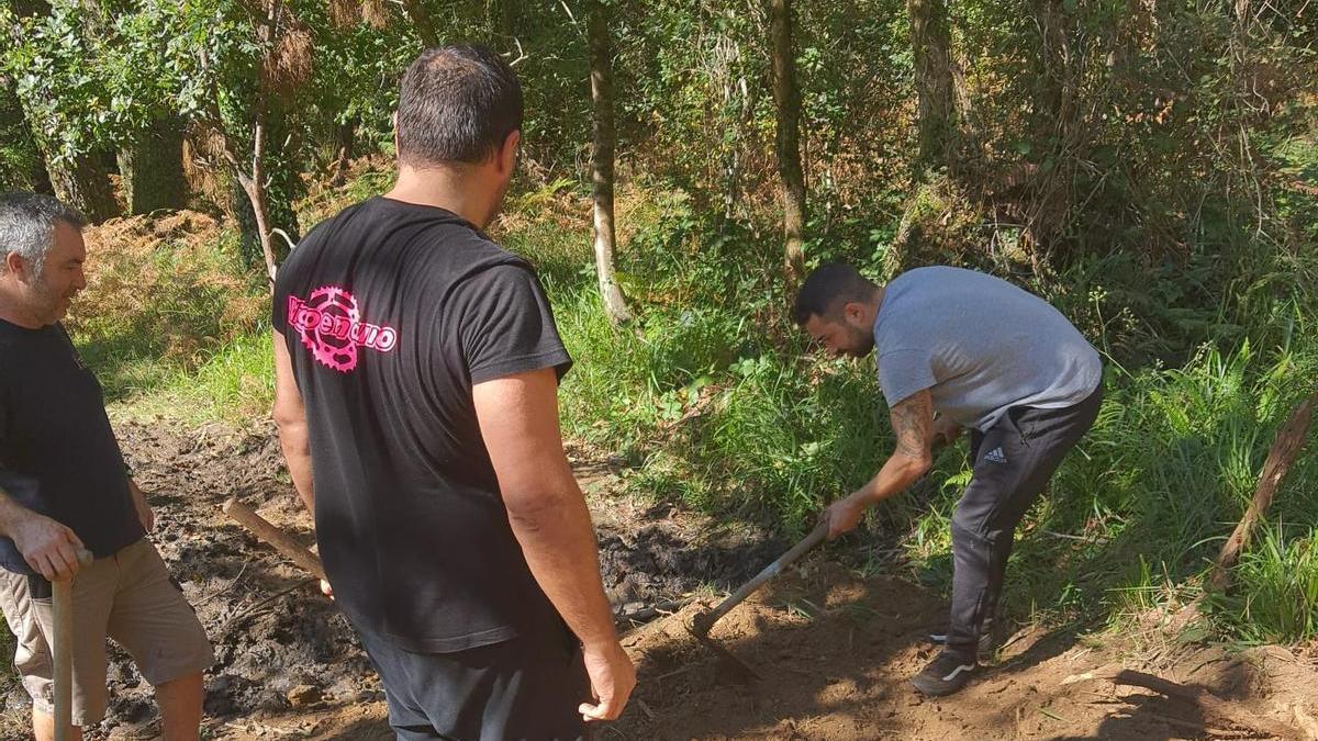 Retoques a la pista de miembros del club.