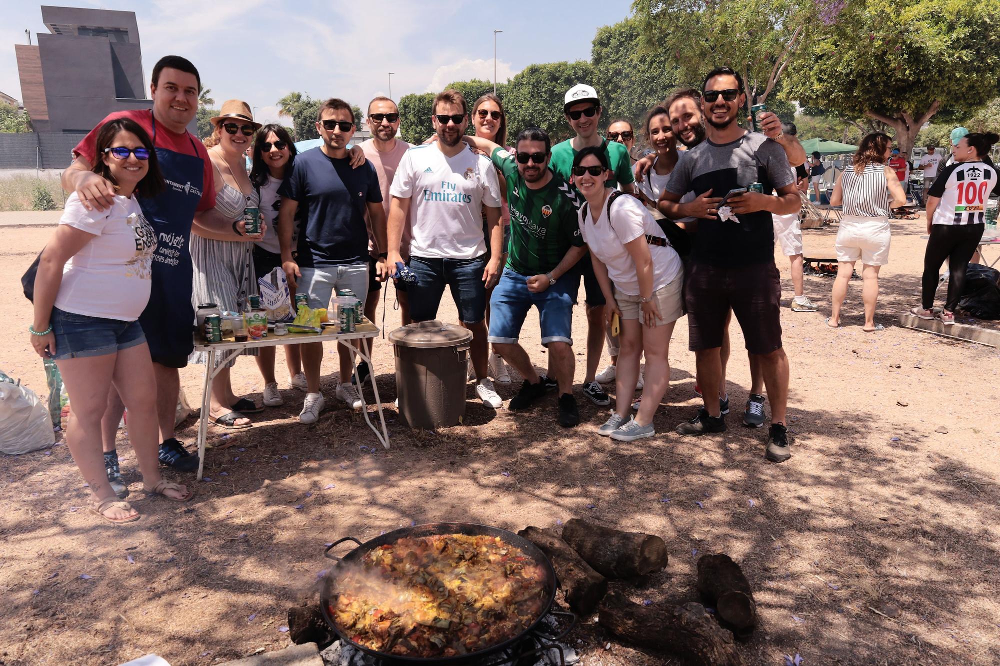 Mil trescientos castellonenses disfrutan del sol y las paellas en el Segon Molí