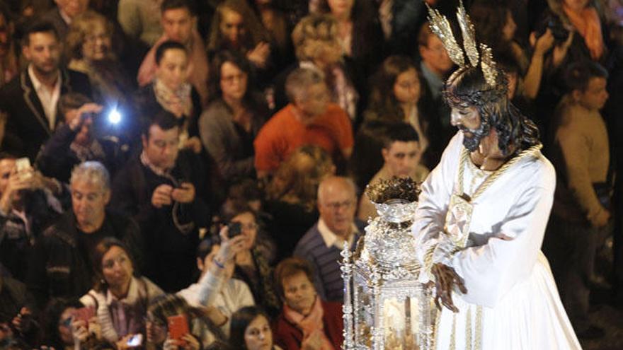 Jesús Cautivo arrastra multitudes tras su estela