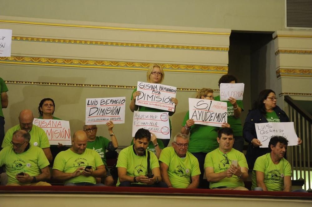 Pleno municipal con protesta