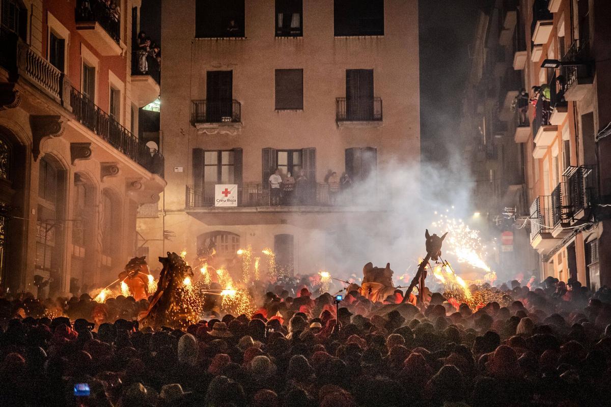 El Correfoc tanca amb un espectacle de foc i de gent la Festa Major de Manresa
