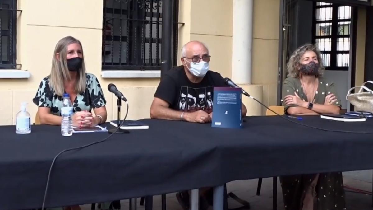 El escritor Pedro Gómez, durante una presentación anterior.