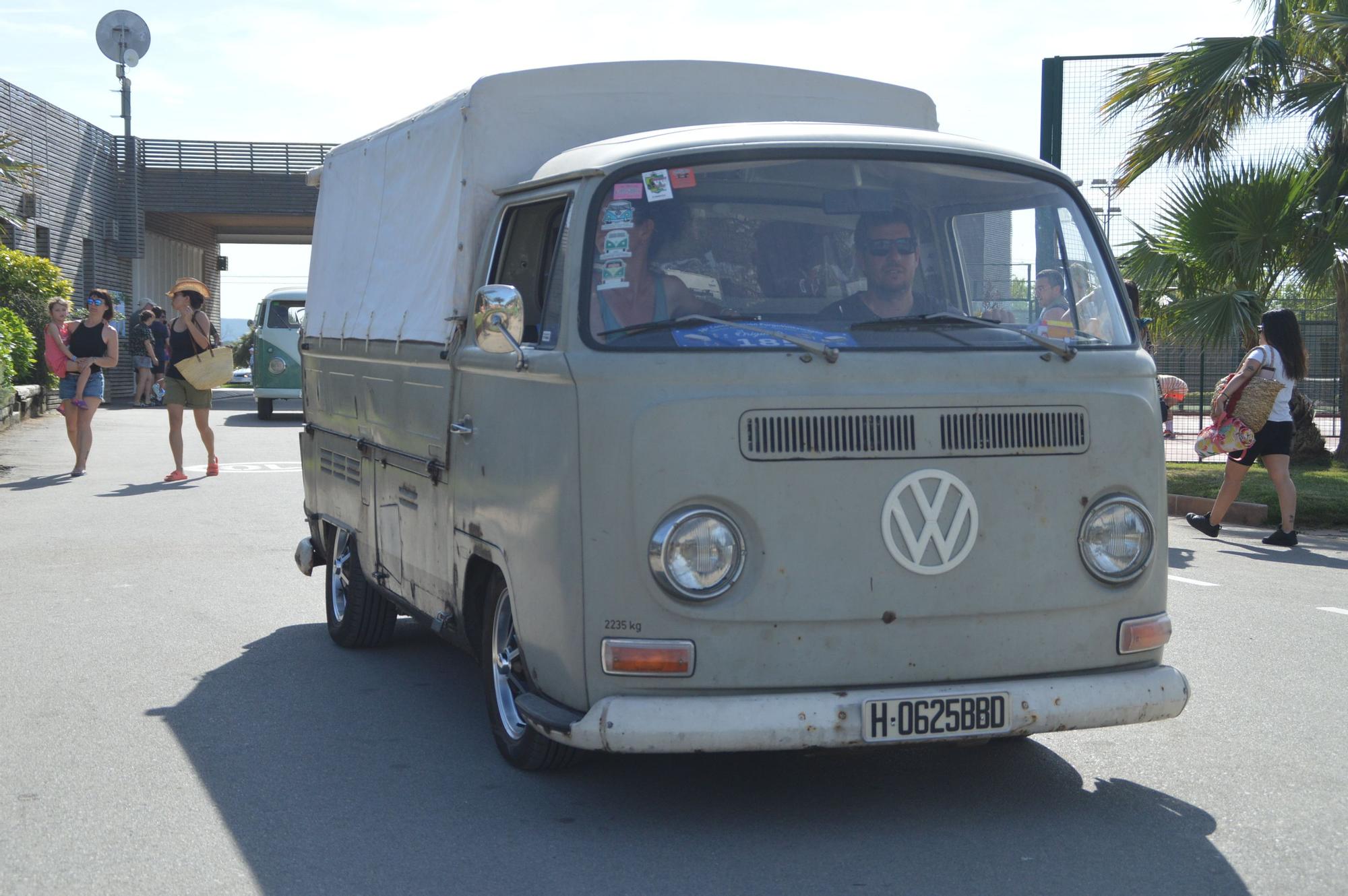 Ambient festiu amb novetat sostenible en la FurgoVolksWagen de La Ballena Alegre