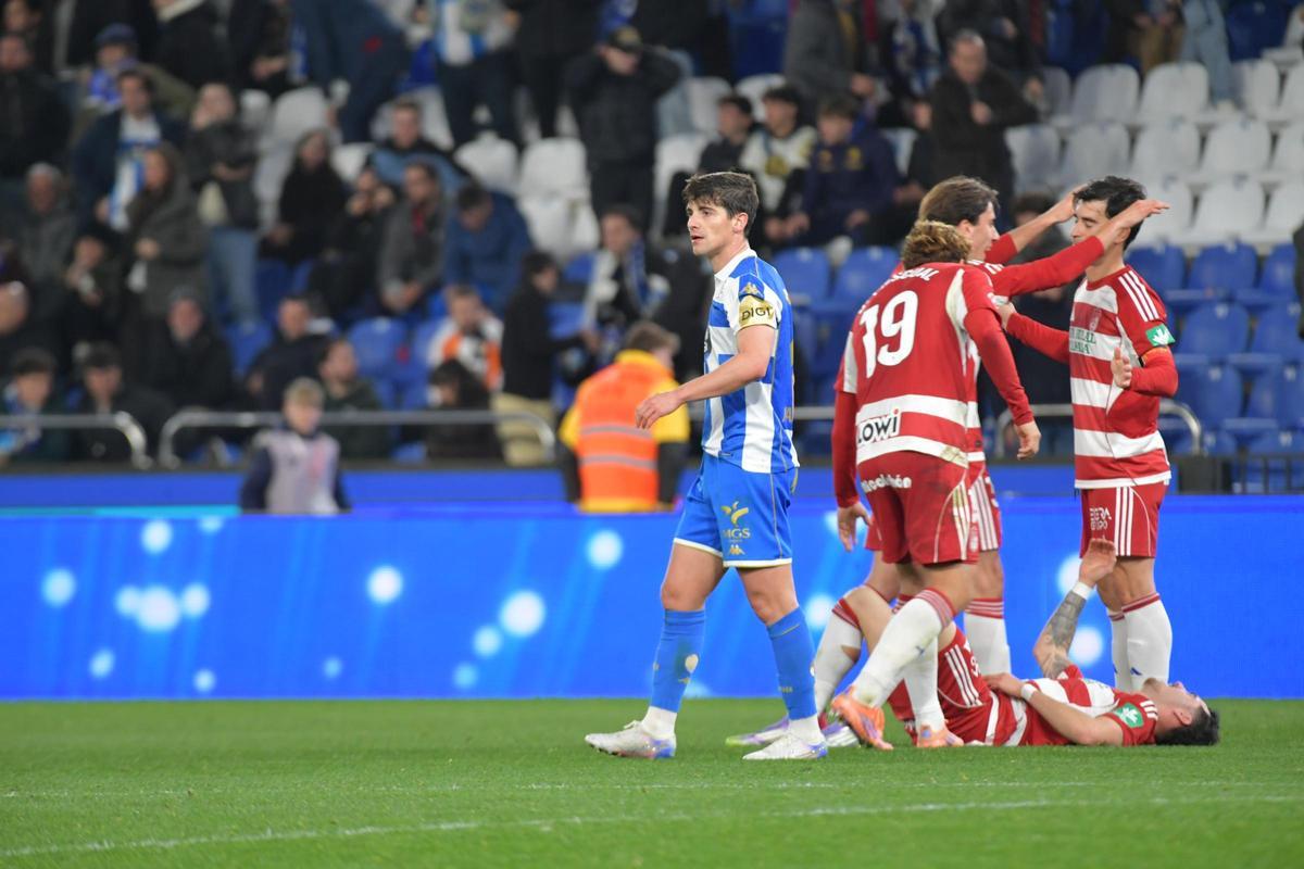 Un Dépor estéril cae ante el Granada en Riazor (0-2)