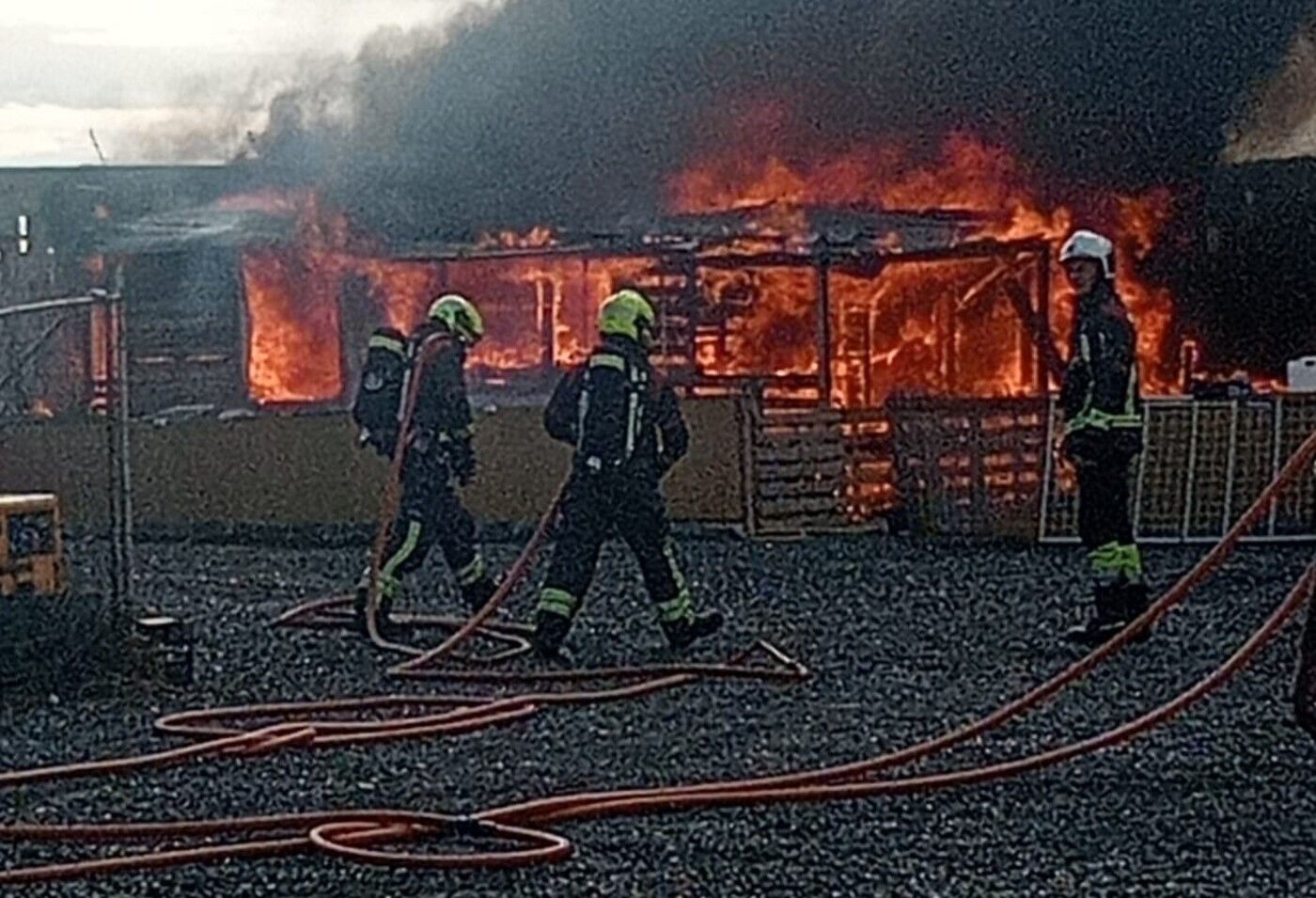 Incendio de varios camiones en Las Rubiesas en Tede