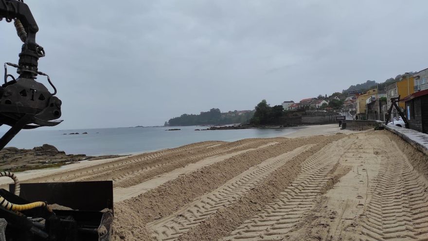 Moaña inicia, por O Con, su limpieza de playas