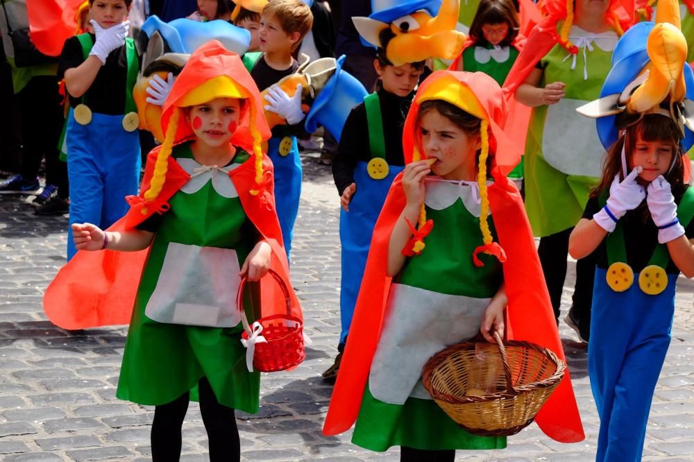 Figueres celebra la rua escolar de Fires