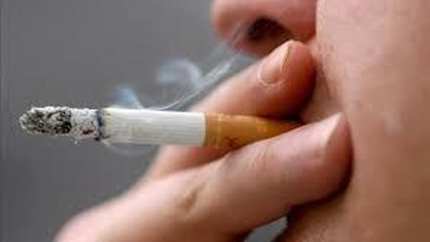 Fumar un cigarrillo al día multiplica por nueve el riesgo de cáncer