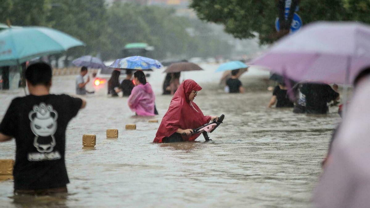 China vive las peores inundaciones de su historia: cae en un día lo que llueve en un año