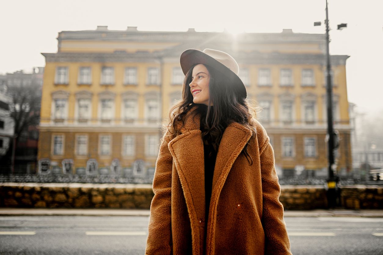 Los abrigos efecto peluche que están de moda este invierno