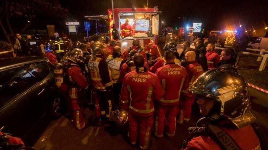 Una mujer y sus dos hijas pequeñas mueren en el incendio de una vivienda en la periferia parisina