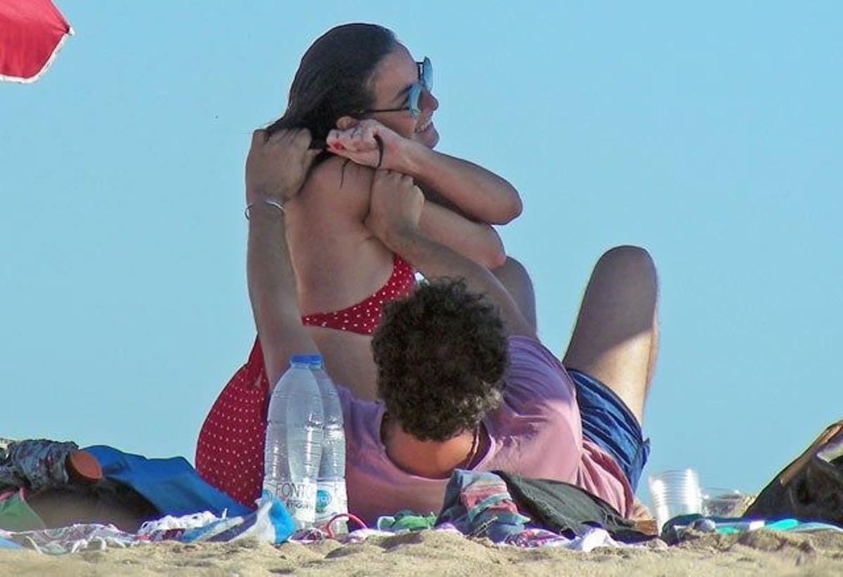 Belén López en una playa de Cádiz.