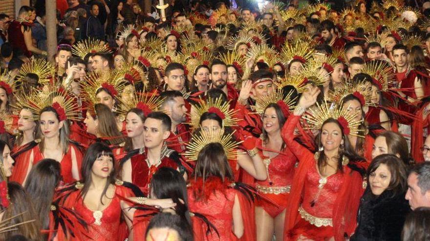 Vinaròs repite éxito en su segundo desfile y cierra hoy la fiesta con la quema de ‘Venecia’