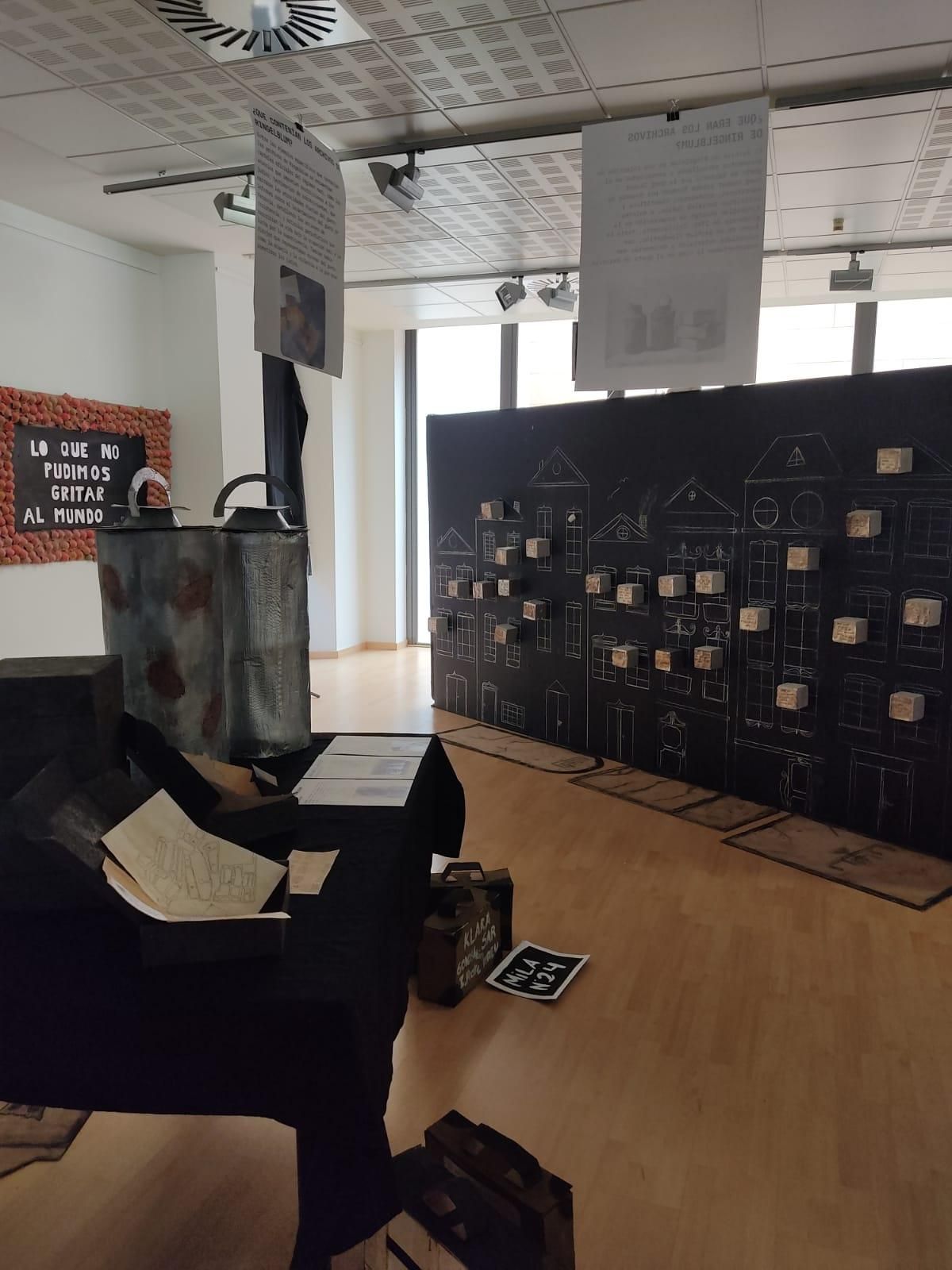 Exposición sobre el Holocausto hecha por alumnos del IES La Noria de Monforte