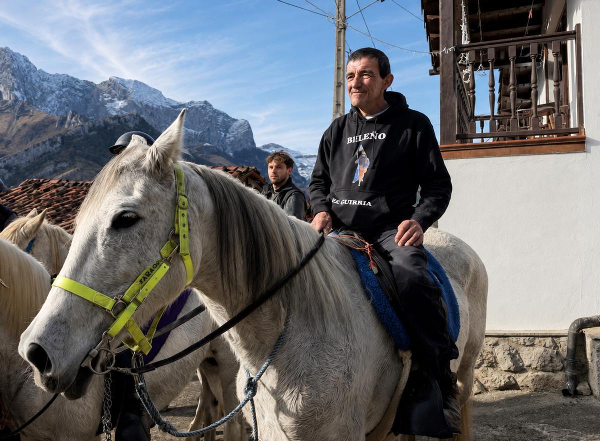 "Cachali", montado a caballo, en la fiesta del aguinaldo de este año.
