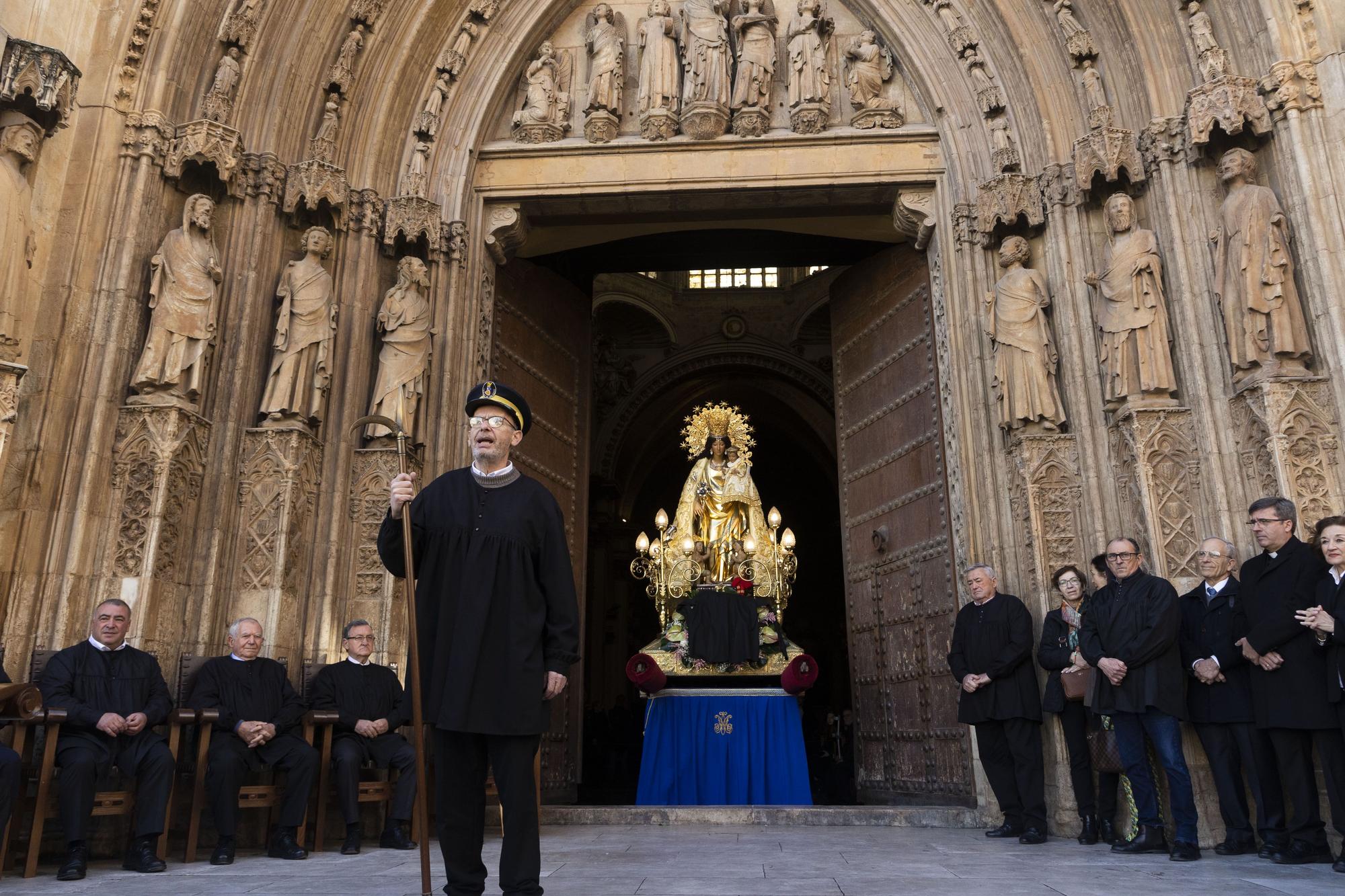 La Virgen de los Desamparados asiste al Tribunal de las Aguas