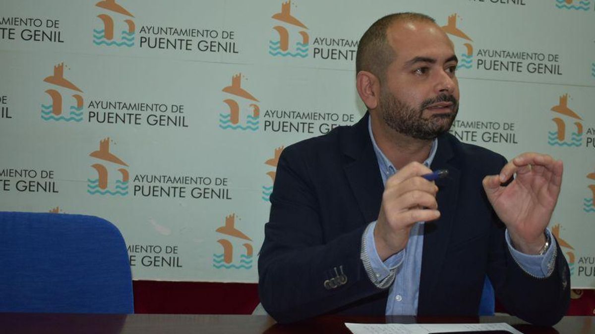 El portavoz de IU en Puente Genil, Jesús David Sánchez.