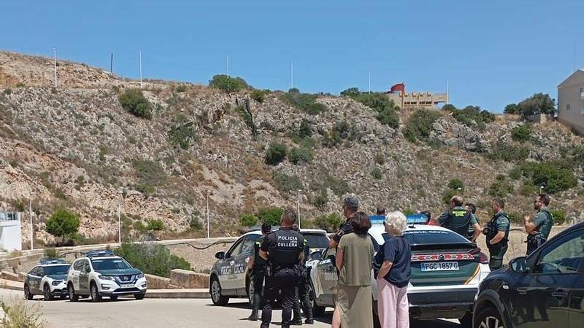 Despliegue de efectivos policiales el jueves en Cullera para evitar una okupación.
