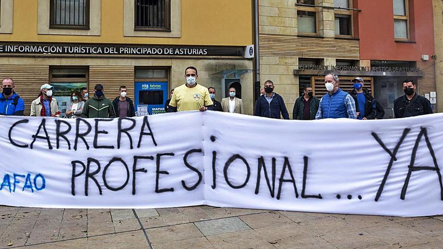 Una treintena de policías locales pide que se le reconozca la carrera profesional | NAZARET QUINTAS