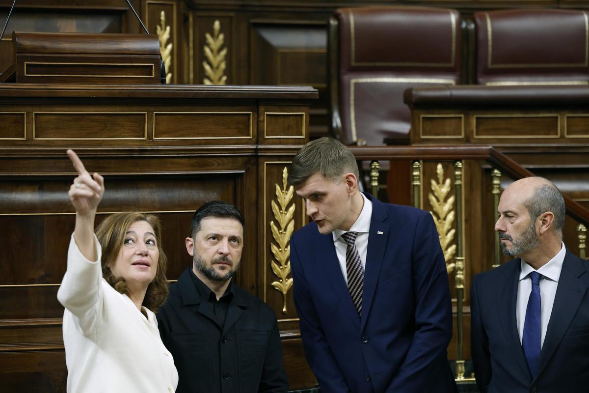 Zelenski, recibido por Armengol y Rollán en el Congreso en el inicio de su visita a Madrid