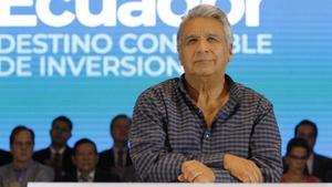 El presidente de Ecuador,  Lenin Moreno, mientras expone su interpretacion del acoso sexual en Guayaquil.