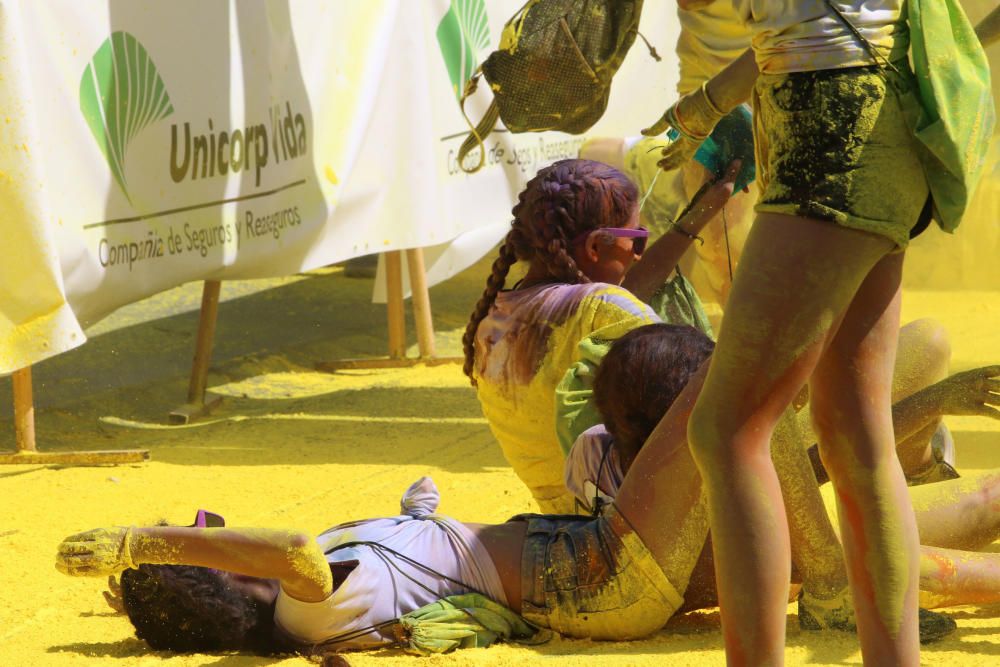 La colorida carrera organizada por Unicaja volvió a concentrar un ambiente joven y festivo en el entorno del estadio Ciudad de Málaga