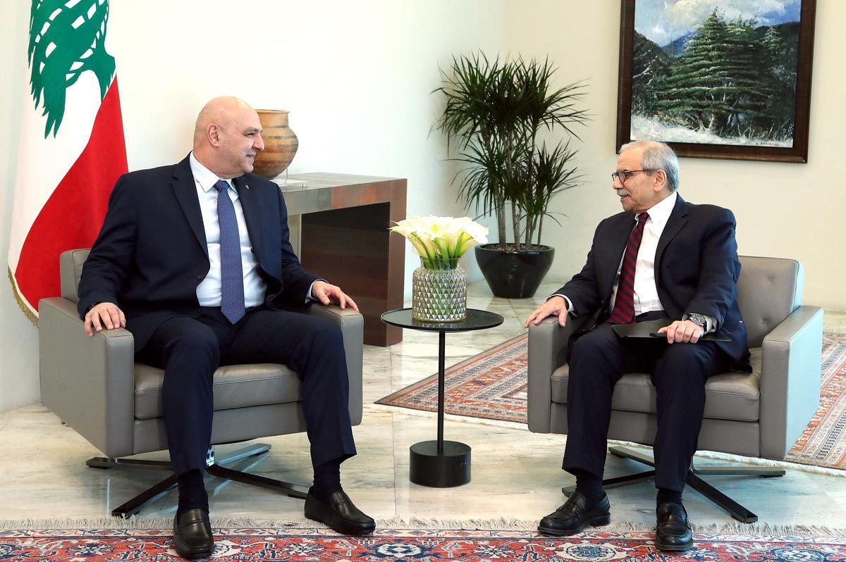 El presidente del Líbano, Josep Aoun, se reúne con el nuevo primer ministro, Nawaf Salam, este sábado.