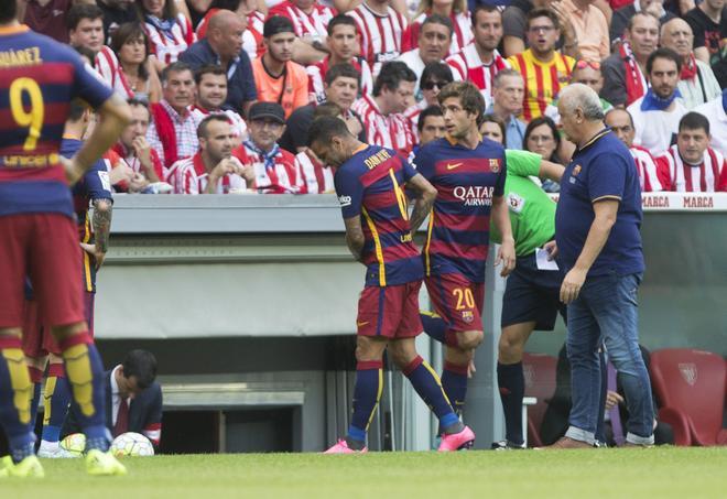 Es en 2015 cuando, debido a una lesión de Dani Alves ante el Athletic club de Bilbao en San Mamés, asume la posición de lateral derecho.