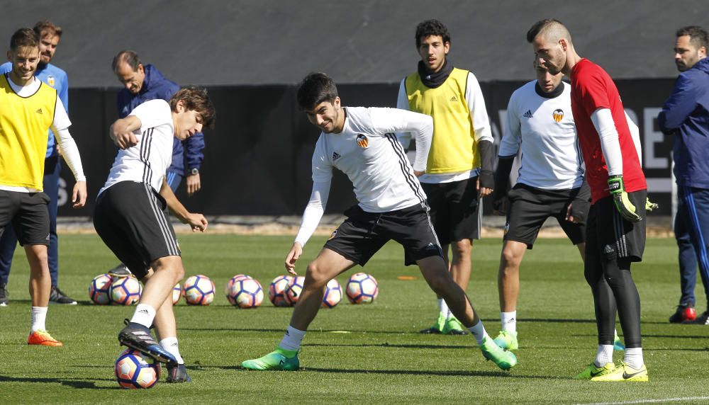 El entrenamiento del Valencia CF, en imágenes